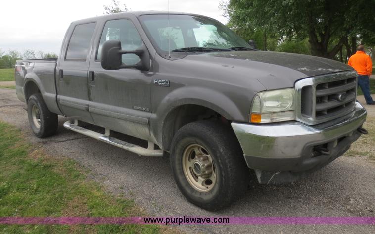 image for item F6915 2003 Ford F250 Super Duty Crew Cab pickup truck