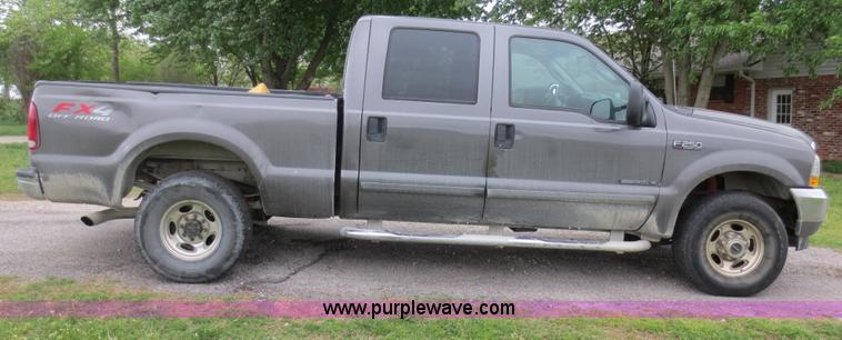 image for item F6915 2003 Ford F250 Super Duty Crew Cab pickup truck