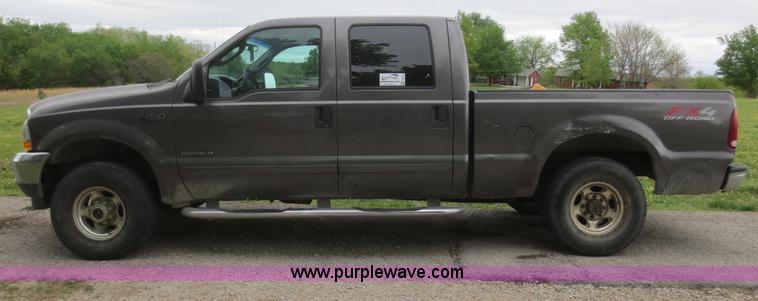 image for item F6915 2003 Ford F250 Super Duty Crew Cab pickup truck