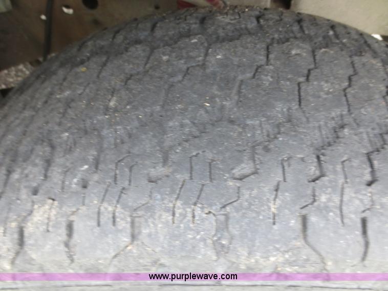 image for item F6915 2003 Ford F250 Super Duty Crew Cab pickup truck