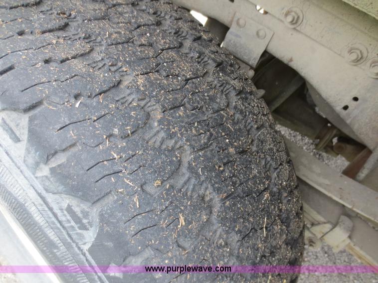 image for item F6915 2003 Ford F250 Super Duty Crew Cab pickup truck