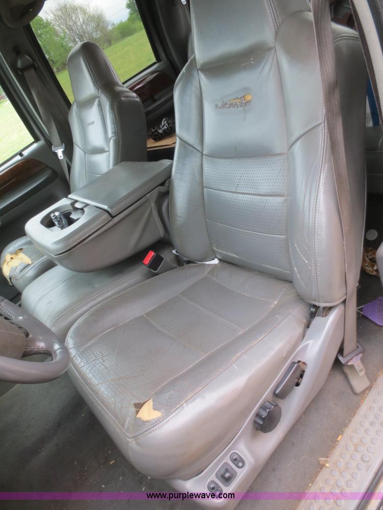 image for item F6915 2003 Ford F250 Super Duty Crew Cab pickup truck