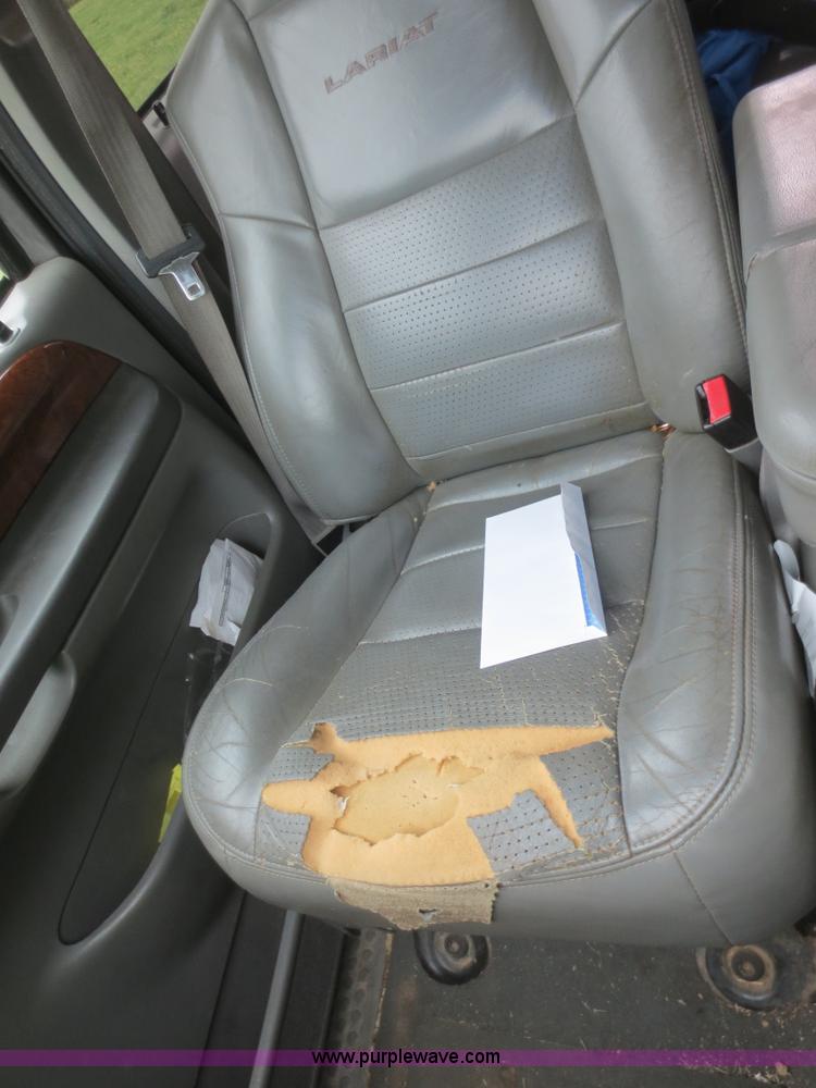 image for item F6915 2003 Ford F250 Super Duty Crew Cab pickup truck