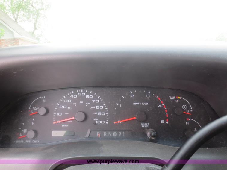 image for item F6915 2003 Ford F250 Super Duty Crew Cab pickup truck