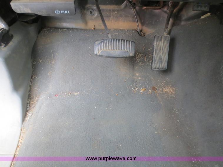 image for item F6915 2003 Ford F250 Super Duty Crew Cab pickup truck