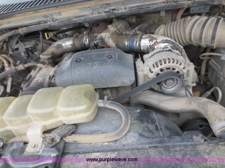 image for item F6915 2003 Ford F250 Super Duty Crew Cab pickup truck