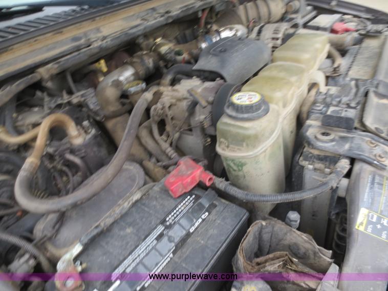 image for item F6915 2003 Ford F250 Super Duty Crew Cab pickup truck