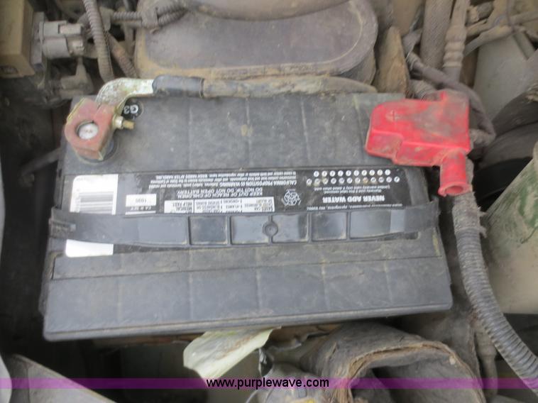 image for item F6915 2003 Ford F250 Super Duty Crew Cab pickup truck