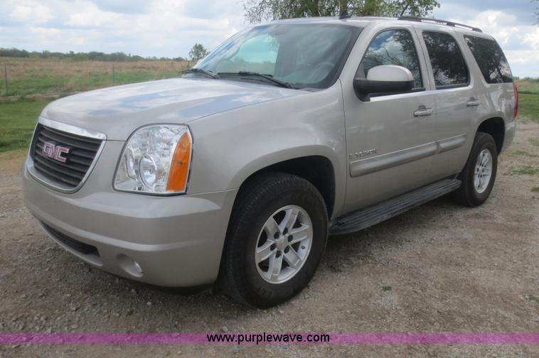 image for item F6921 2007 GMC Yukon SUV