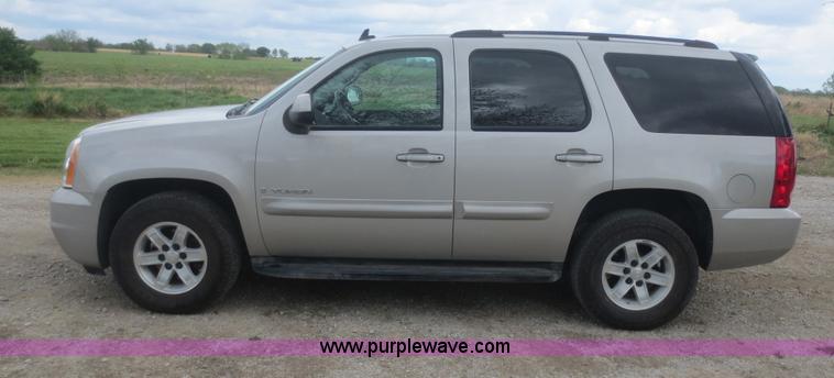 image for item F6921 2007 GMC Yukon SUV