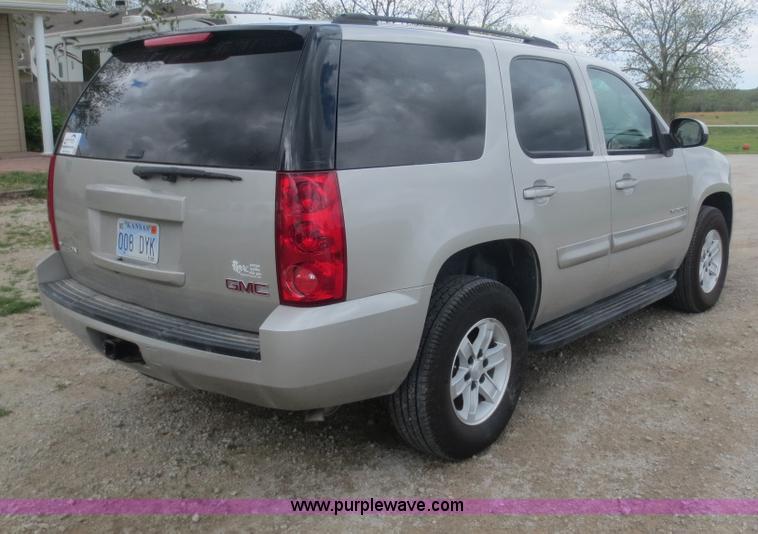 image for item F6921 2007 GMC Yukon SUV