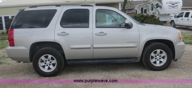image for item F6921 2007 GMC Yukon SUV