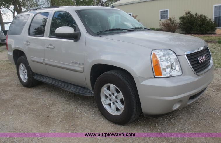 image for item F6921 2007 GMC Yukon SUV