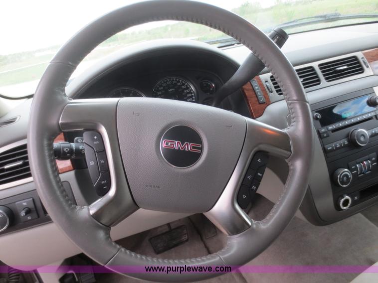 image for item F6921 2007 GMC Yukon SUV