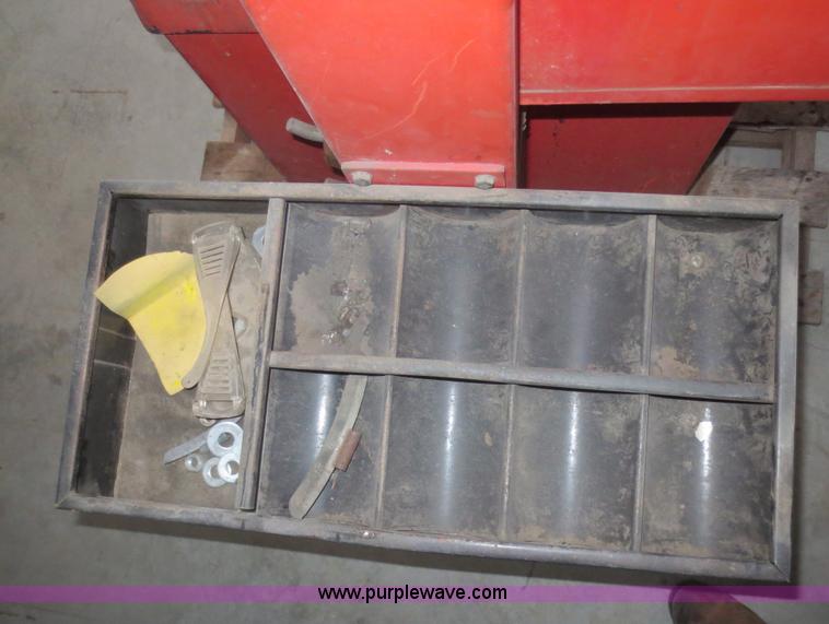 image for item F6937 Hunter System 700 tire balancer