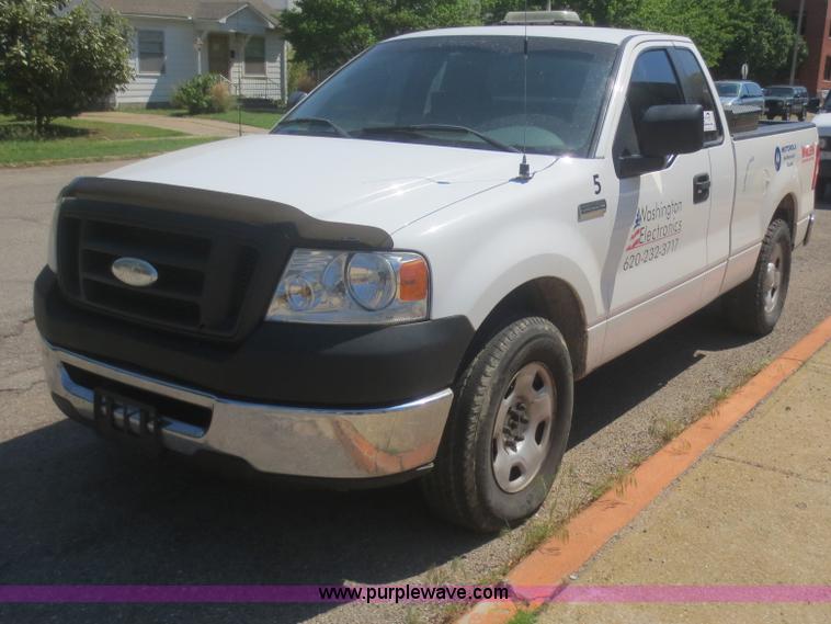 image for item F6976 2006 Ford F150 XL pickup truck