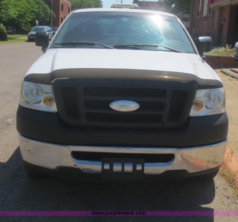 image for item F6976 2006 Ford F150 XL pickup truck