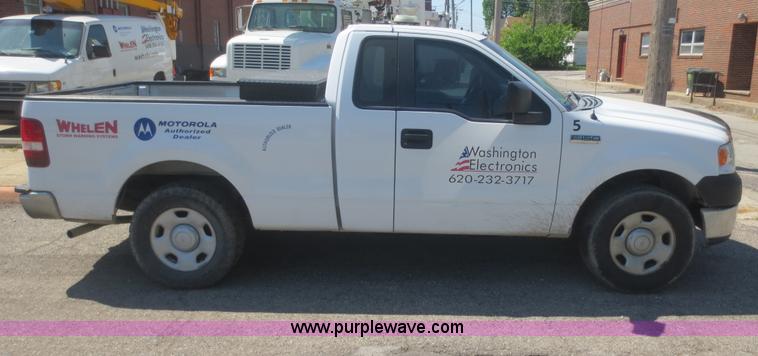 image for item F6976 2006 Ford F150 XL pickup truck