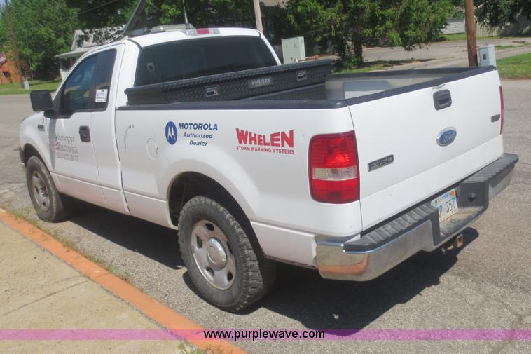 image for item F6976 2006 Ford F150 XL pickup truck