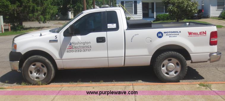 image for item F6976 2006 Ford F150 XL pickup truck