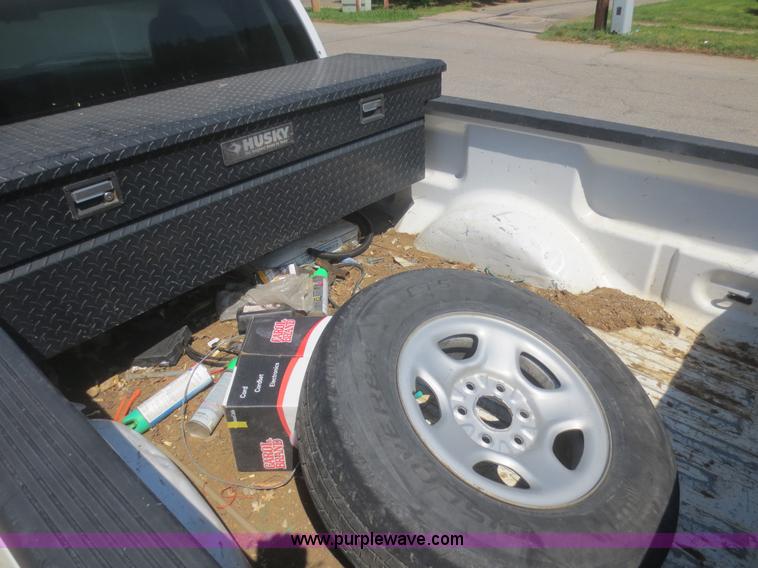 image for item F6976 2006 Ford F150 XL pickup truck