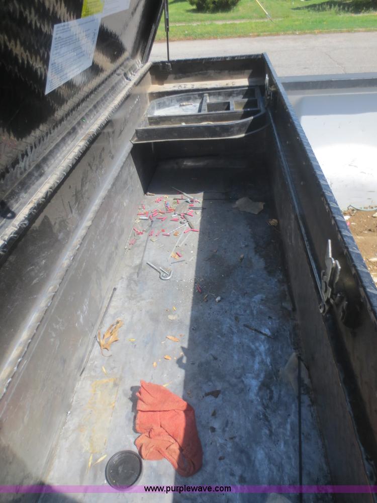 image for item F6976 2006 Ford F150 XL pickup truck