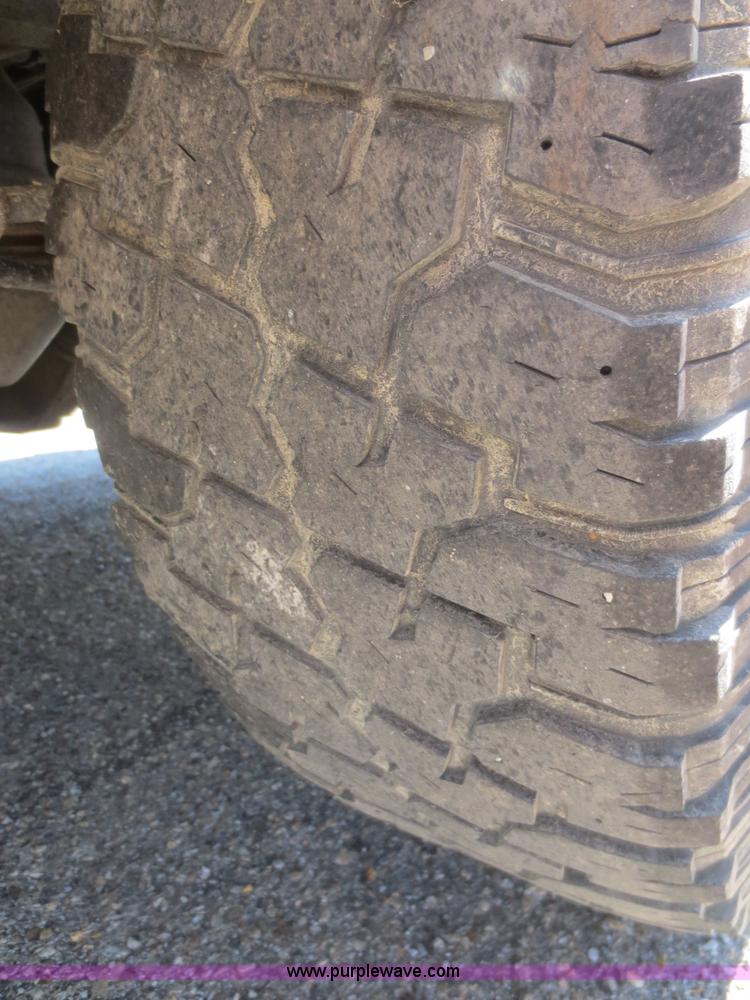 image for item F6976 2006 Ford F150 XL pickup truck