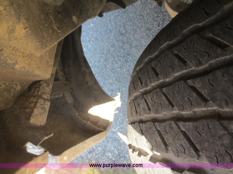 image for item F6976 2006 Ford F150 XL pickup truck