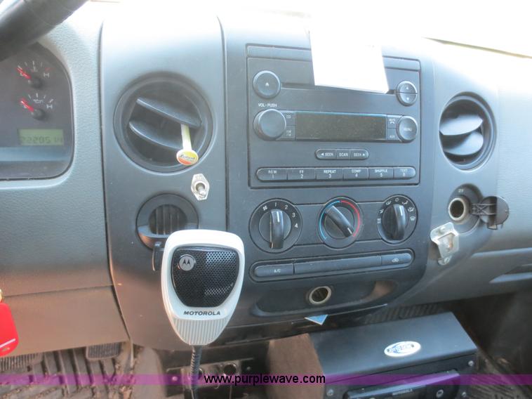 image for item F6976 2006 Ford F150 XL pickup truck