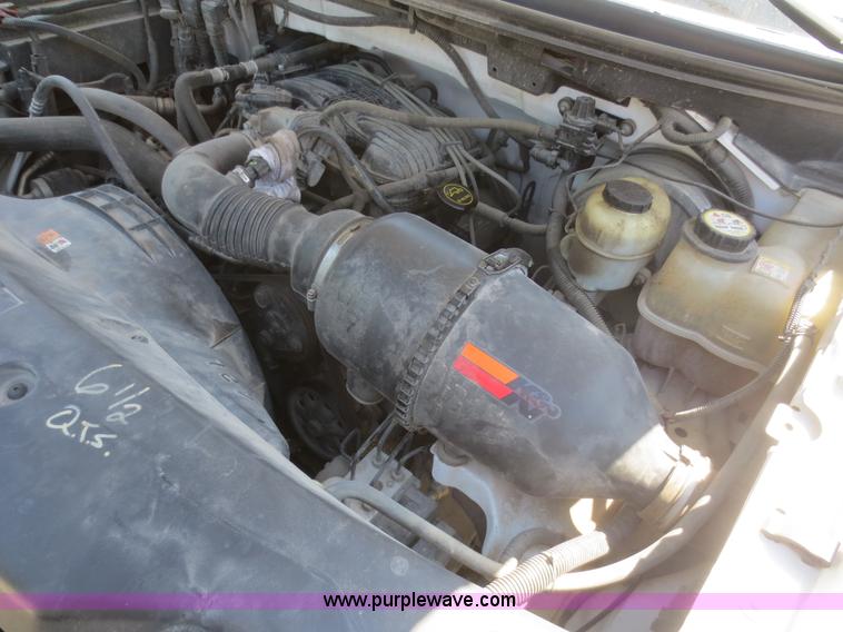 image for item F6976 2006 Ford F150 XL pickup truck