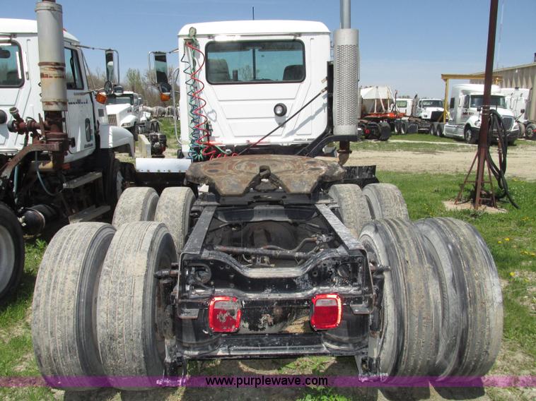 image for item F7368 2001 Mack CH613 MaxiCruise semi truck