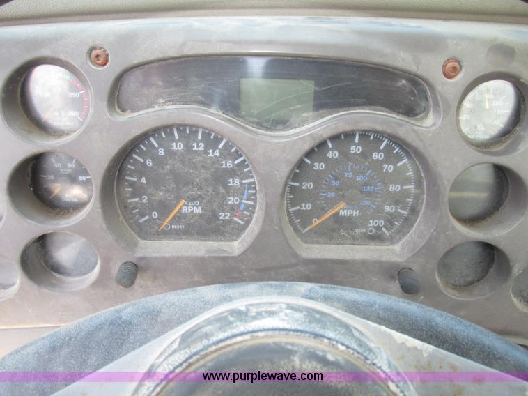 image for item F7368 2001 Mack CH613 MaxiCruise semi truck