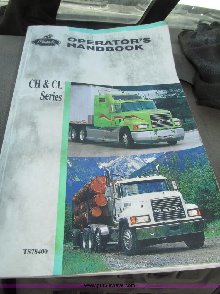 image for item F7368 2001 Mack CH613 MaxiCruise semi truck