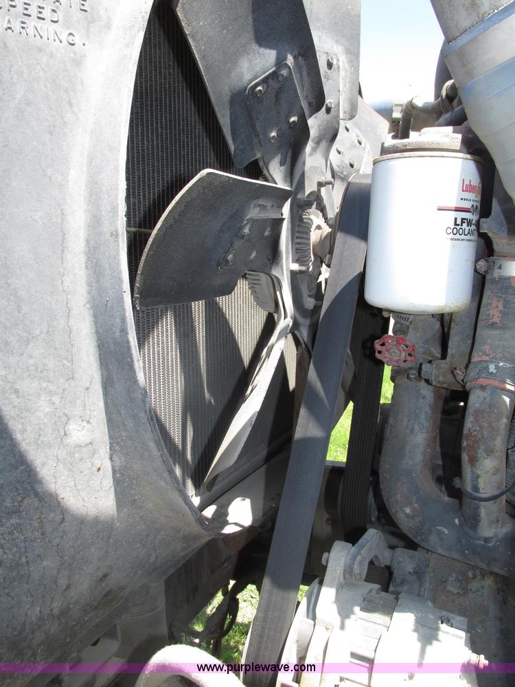 image for item F7368 2001 Mack CH613 MaxiCruise semi truck