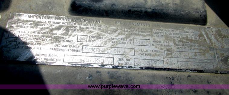 image for item F7368 2001 Mack CH613 MaxiCruise semi truck