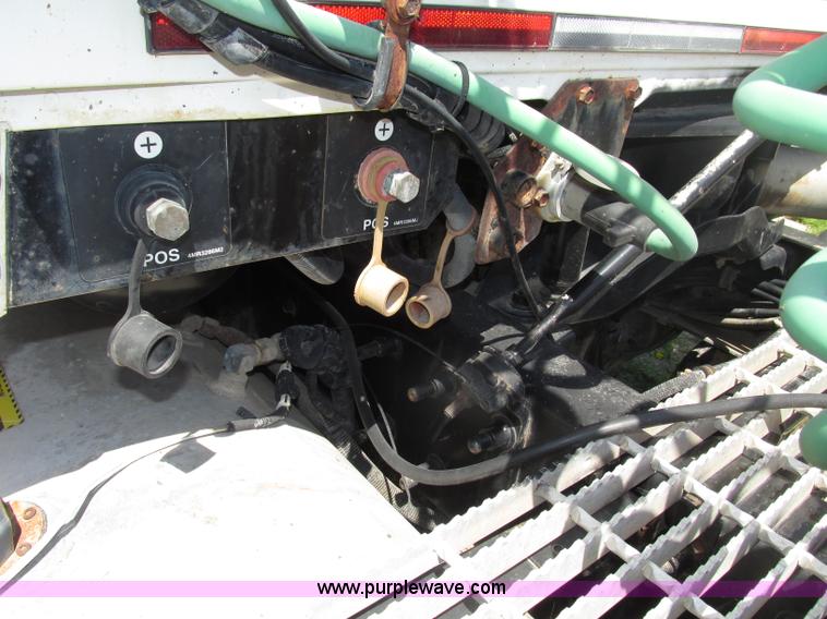 image for item F7368 2001 Mack CH613 MaxiCruise semi truck