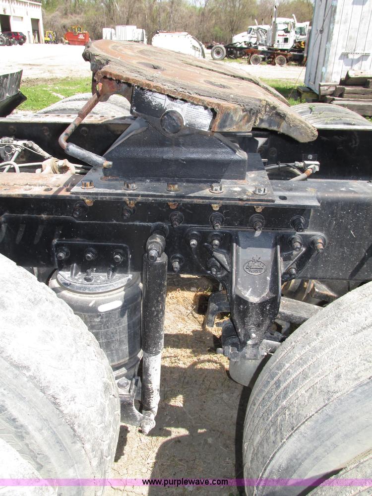 image for item F7368 2001 Mack CH613 MaxiCruise semi truck