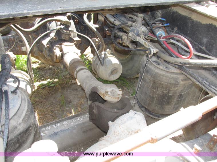 image for item F7368 2001 Mack CH613 MaxiCruise semi truck