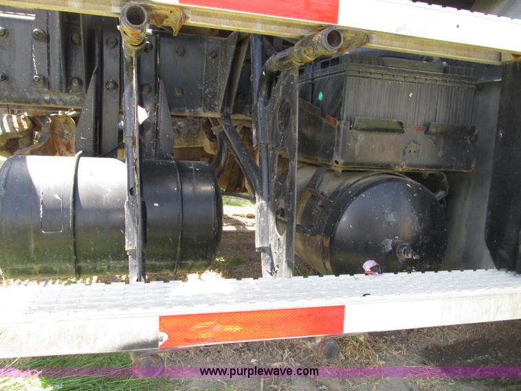 image for item F7368 2001 Mack CH613 MaxiCruise semi truck