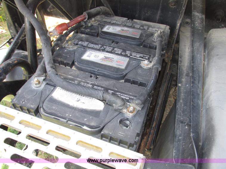 image for item F7368 2001 Mack CH613 MaxiCruise semi truck