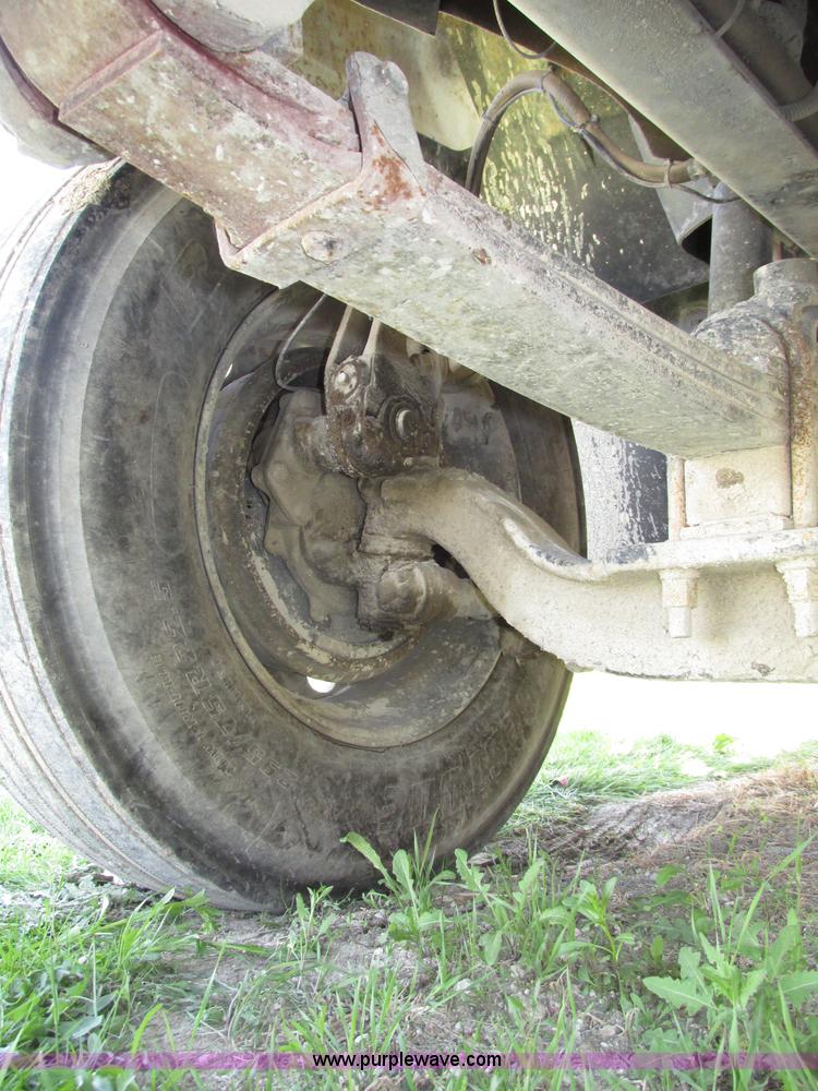 image for item F7368 2001 Mack CH613 MaxiCruise semi truck