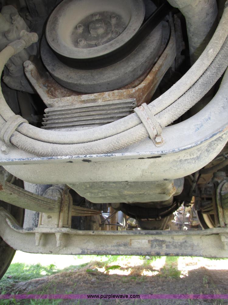 image for item F7368 2001 Mack CH613 MaxiCruise semi truck