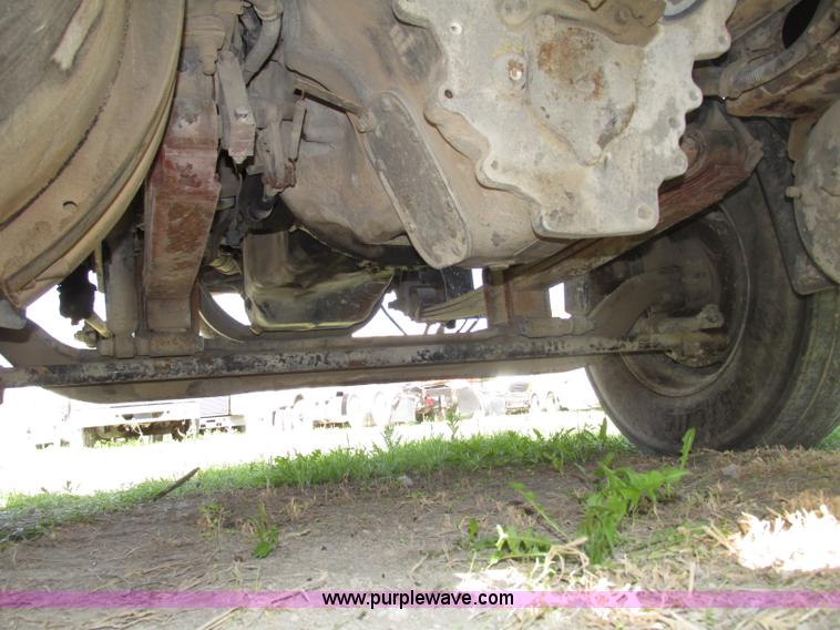 image for item F7368 2001 Mack CH613 MaxiCruise semi truck