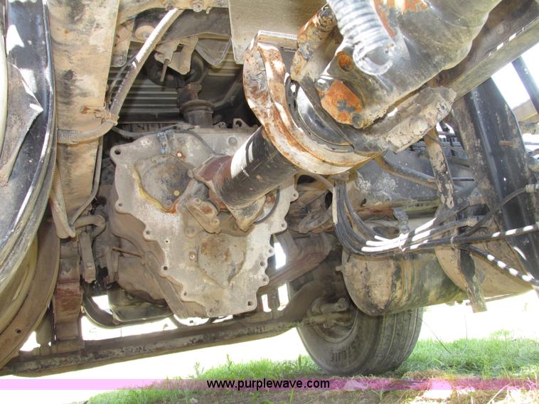 image for item F7368 2001 Mack CH613 MaxiCruise semi truck