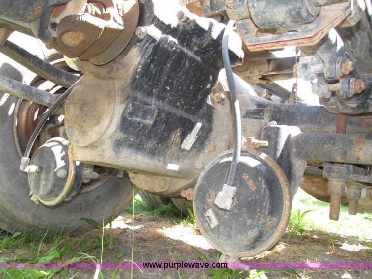 image for item F7368 2001 Mack CH613 MaxiCruise semi truck