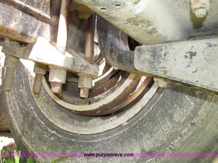 image for item F7368 2001 Mack CH613 MaxiCruise semi truck