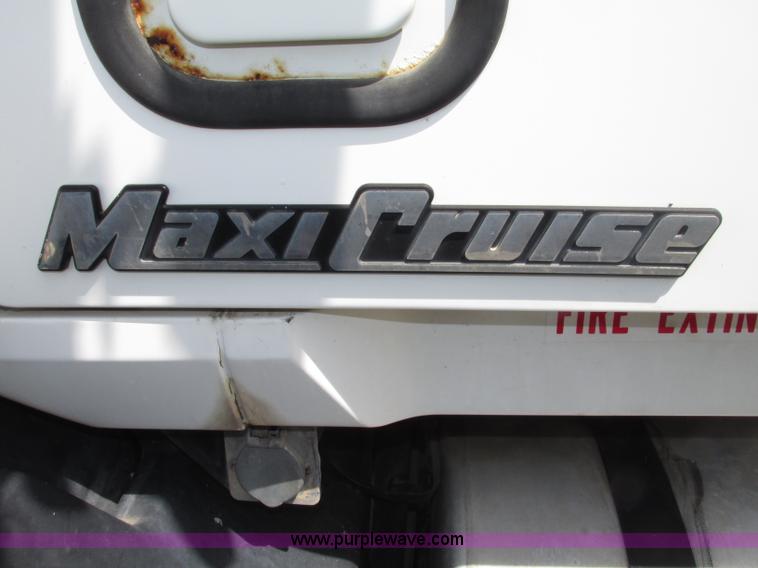 image for item F7368 2001 Mack CH613 MaxiCruise semi truck