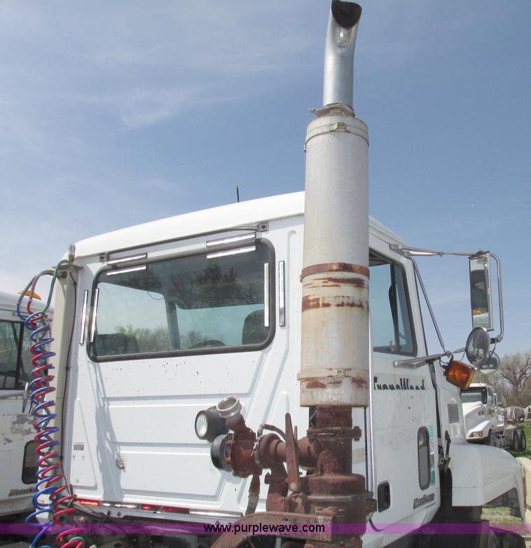 image for item F7369 2000 Mack CH613 MaxiCruise semi truck