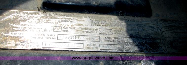 image for item F7369 2000 Mack CH613 MaxiCruise semi truck