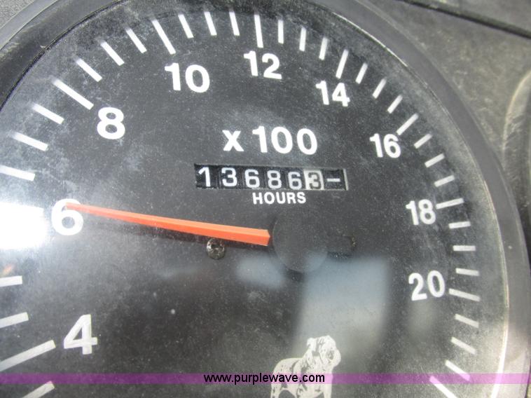 image for item F7369 2000 Mack CH613 MaxiCruise semi truck